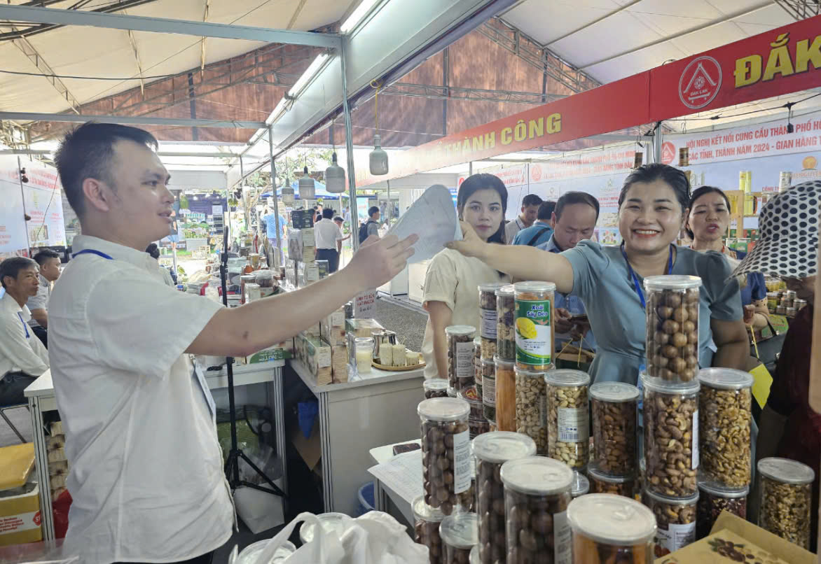 Săn yến sào, đông trùng hạ thảo… khuyến mãi trong livestream tại hội nghị Kết nối cung cầu TP.HCM