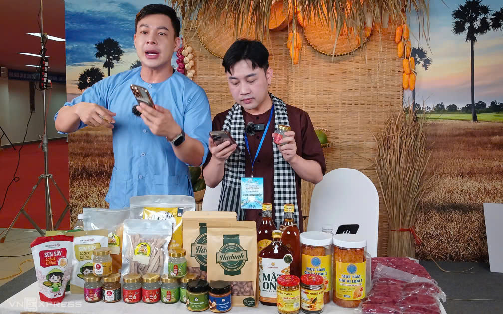 TP.HCM lần đầu livestream bán đặc sản vùng miền quy mô lớn