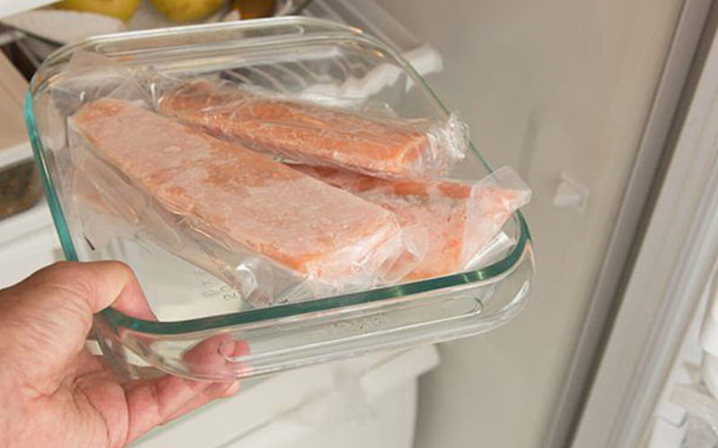 Rã đông thịt cá đúng cách để giữ độ tươi ngon Rã đông thịt cá đúng cách để giữ độ tươi ngon