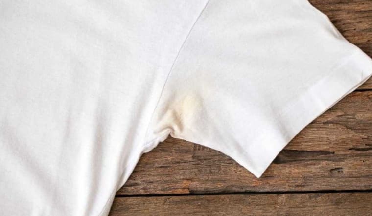 25 cách tẩy vết ố vàng trên áo trắng đơn giản, sạch như mới