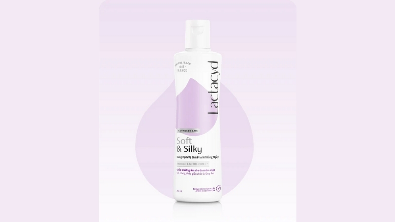 Dung dịch vệ sinh phụ nữ Lactacyd Soft & Silky