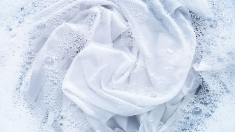 Một số lưu ý khi giặt áo trắng mới mua