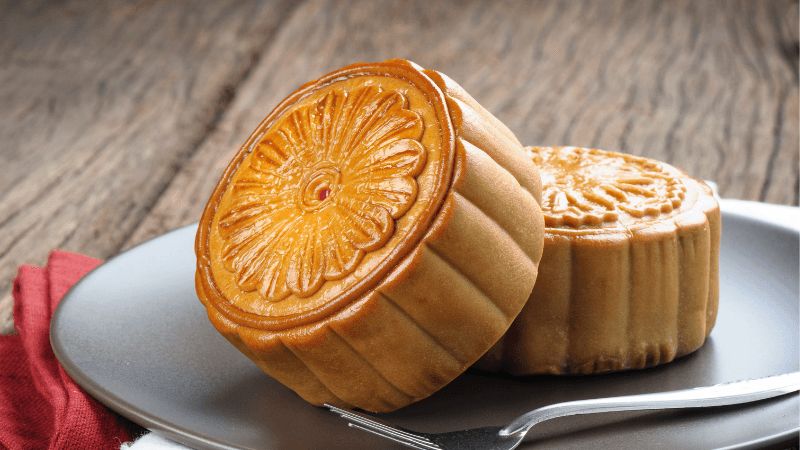 Vỏ bánh chảy dầu, quá ướt thường do cho nhiều dầu ăn hoặc dùng nước đường còn mới Vỏ bánh chảy dầu, quá ướt thường do cho nhiều dầu ăn hoặc dùng nước đường còn mới