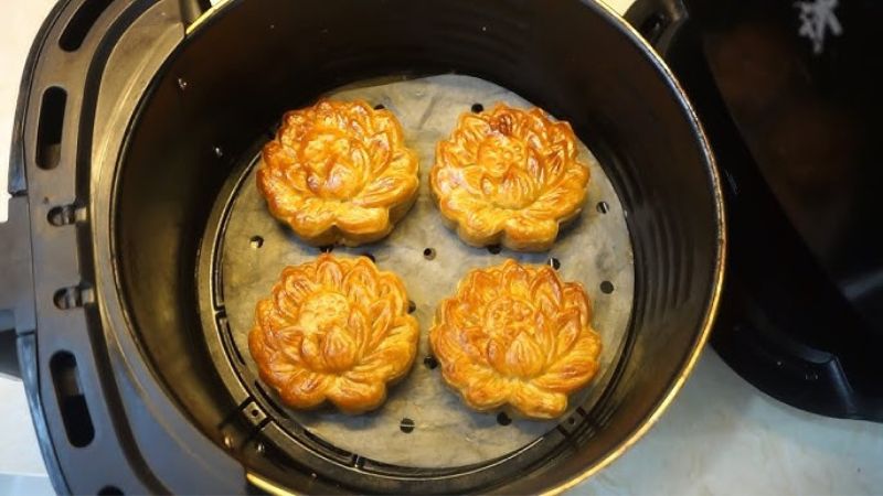 Có thể dùng nồi chiên không dầu nướng bánh Trung thu Có thể dùng nồi chiên không dầu nướng bánh Trung thu