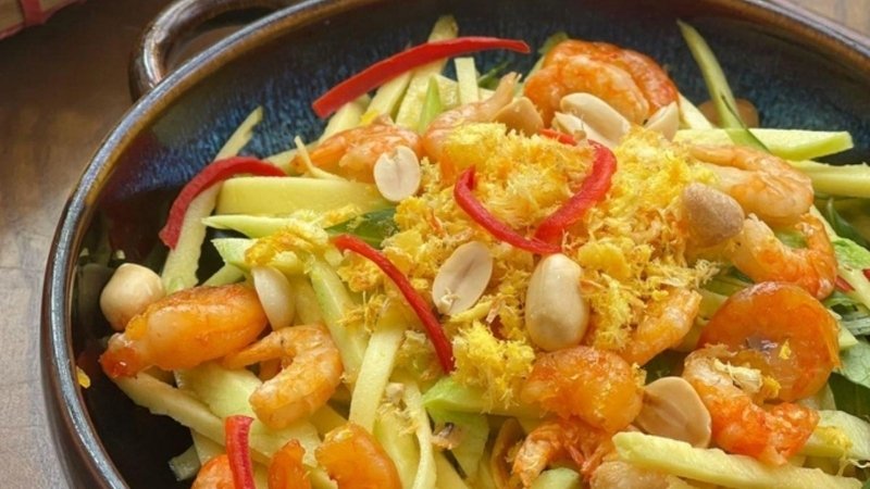 Gỏi xoài tôm khô giúp bạn “đổi gió” khẩu vị Gỏi xoài tôm khô giúp bạn “đổi gió” khẩu vị