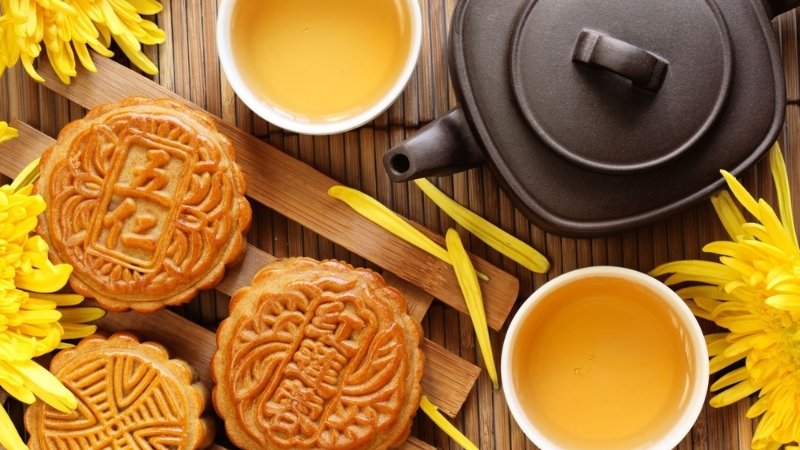 Bánh Trung thu kết hợp với trà là nét văn hóa truyền thống Bánh Trung thu kết hợp với trà là nét văn hóa truyền thống
