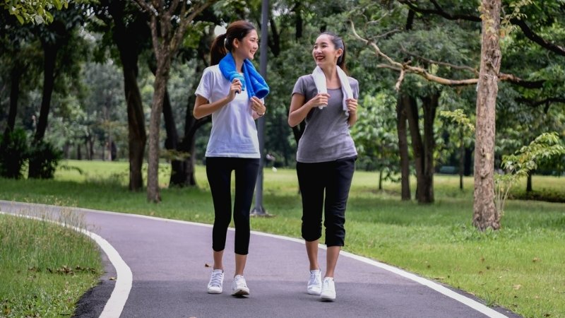 Đi bộ nhẹ nhàng sau khi ăn bánh Trung thu Đi bộ nhẹ nhàng sau khi ăn bánh Trung thu
