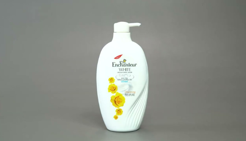 Sữa tắm trắng, dưỡng ẩm có hạt Enchanteur Charming kem sữa tươi Sữa tắm trắng, dưỡng ẩm có hạt Enchanteur Charming kem sữa tươi