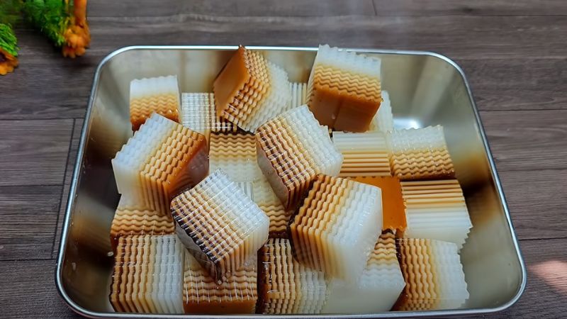 Thưởng thức rau câu cà phê sữa dừa