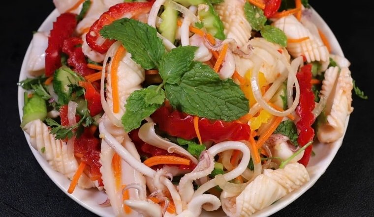 Cách làm gỏi mực chua cay giòn sần sật, chuẩn vị Thái ăn là ghiền