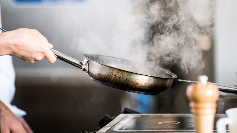 Điểm bốc khói là tiêu chí quan trọng khi lựa chọn loại dầu ăn