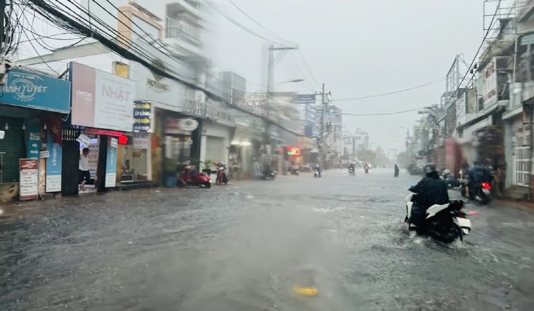 Cách ứng phó và bảo vệ an toàn trong ngày mưa bão