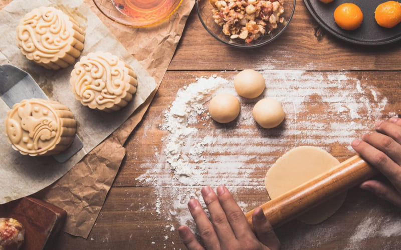 Bột trộn sẵn là giải pháp tiện lợi cho người mới làm bánh Trung Thu