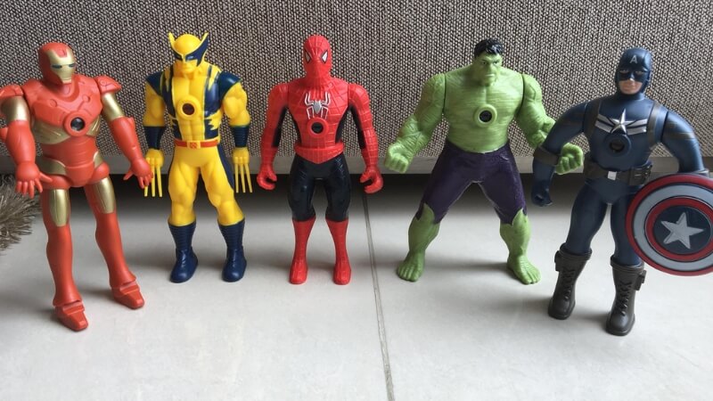 Mô hình siêu anh hùng hoặc robot chơi game