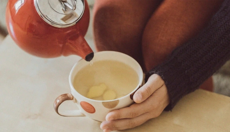 Uống trà gừng giúp làm ấm cơ thể từ bên trong Uống trà gừng giúp làm ấm cơ thể từ bên trong