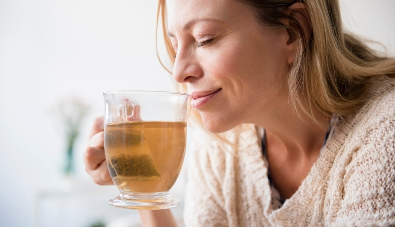 Uống trà gừng giúp làm ấm cơ thể nhưng bạn vẫn thực hiện đủ các bước Uống trà gừng giúp làm ấm cơ thể nhưng bạn vẫn thực hiện đủ các bước