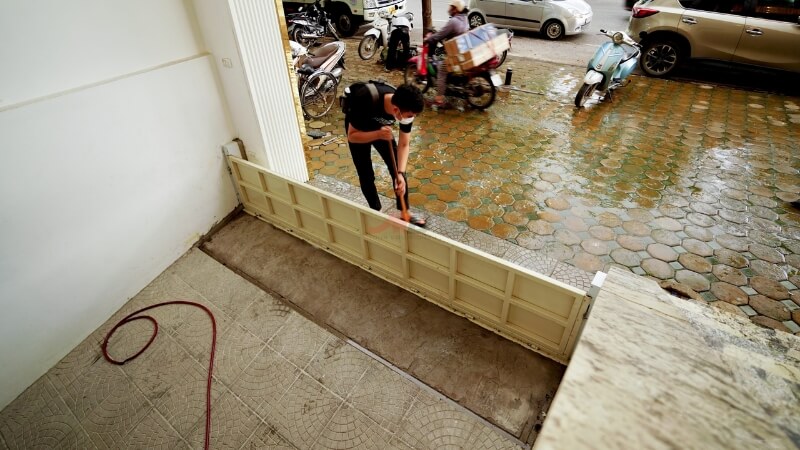 Chi phí lắp đặt cửa chống ngập có cao không Chi phí lắp đặt cửa chống ngập có cao không
