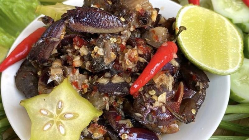 món ba khía muối trộn chua cay