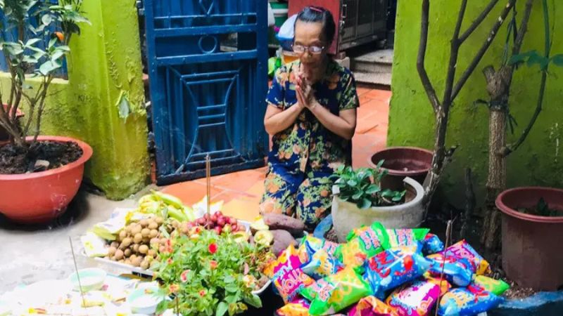 Văn khấn cúng cô hồn tháng 7 thể hiện lòng thành kính, cầu cho vong linh siêu thoát