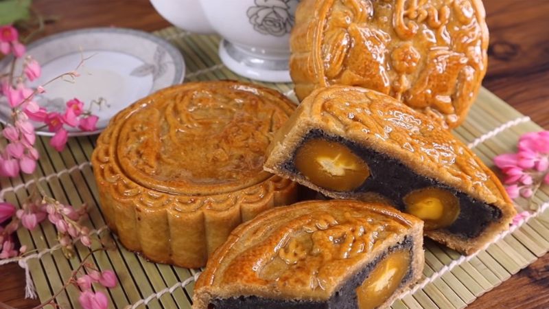 Bánh trung thu mè đen giúp ổn định huyết áp Bánh trung thu mè đen giúp ổn định huyết áp