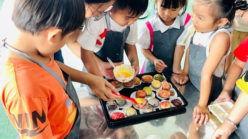 Chiếc bánh nhỏ xinh mang đến niềm vui ấm áp trong mỗi miếng ăn Chiếc bánh nhỏ xinh mang đến niềm vui ấm áp trong mỗi miếng ăn