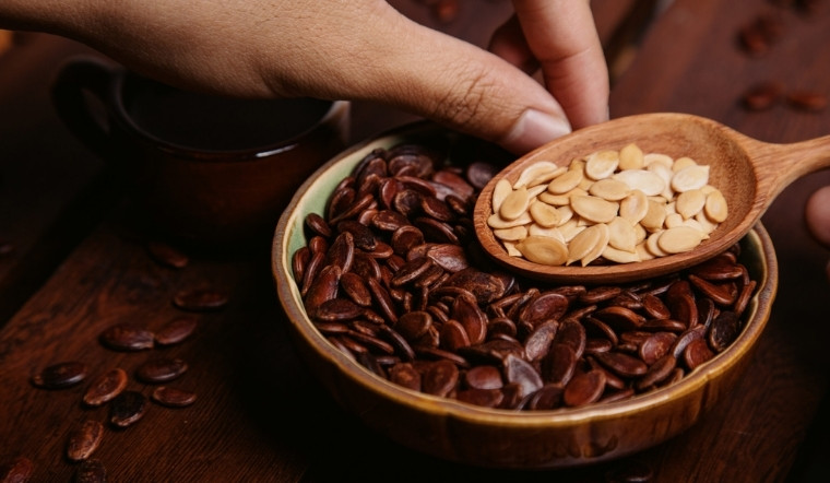Hạt dưa làm từ đâu? Lợi ích sức khỏe không ngờ từ hạt dưa