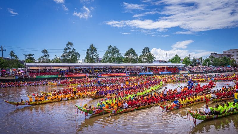 Lễ hội đua thuyền ghe ngo sôi động