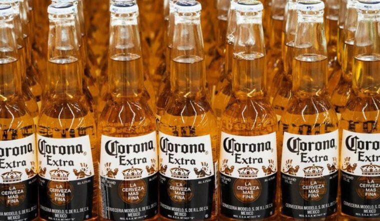 Bia Corona: Lịch sử, giá bán và cách uống "chuẩn" với lát chanh