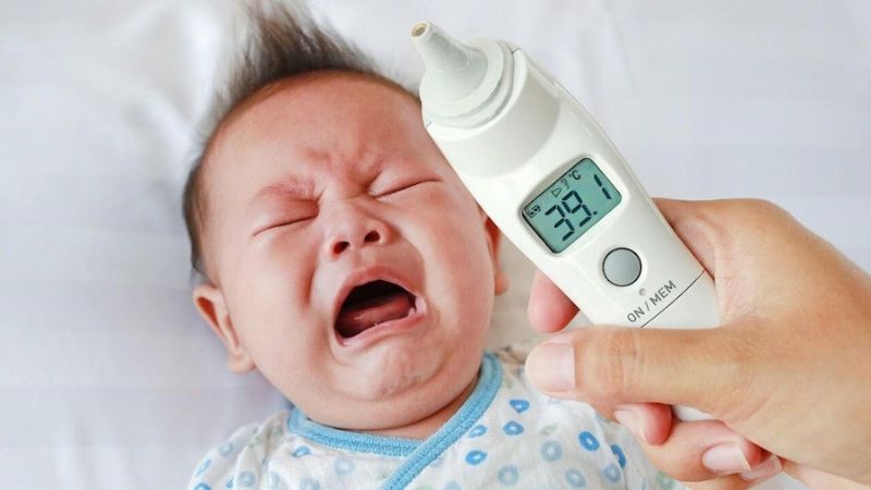 Phát hiện sớm dấu hiệu bất thường giúp cha mẹ kịp thời đưa trẻ đến bác sĩ