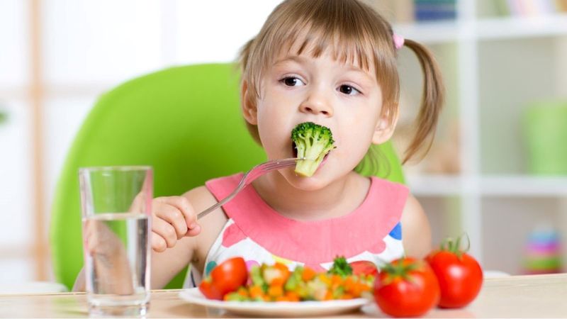 Dinh dưỡng hợp lý giúp tăng cường sức đề kháng, bảo vệ trẻ khỏi bệnh tật trong mùa mưa bão