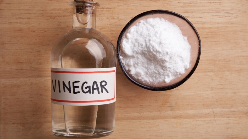 Kết hợp baking soda và giấm giúp khử mùi hôi cống hiệu quả