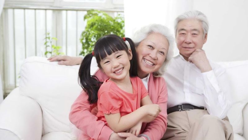 Không để trẻ em và người lớn tuổi ra đường khi trời mưa bão