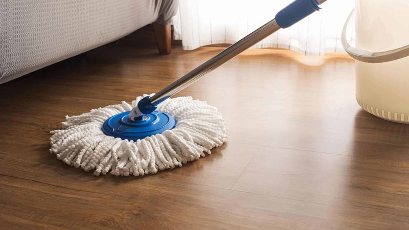 Tại sao nên chọn nước lau sàn gỗ phù hợp?
