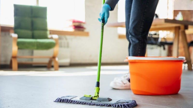 Pha các loại nước mát lau nhà 2 - 3 lần/ngày