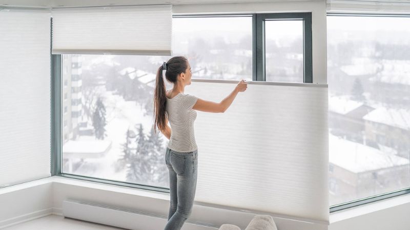 Kéo rèm cửa vào khung giờ nắng gắt