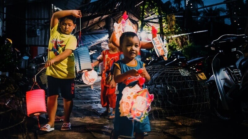 Vì sao nên chọn lồng đèn truyền thống cho bé trong Trung thu này Vì sao nên chọn lồng đèn truyền thống cho bé trong Trung thu này