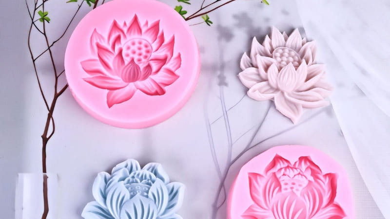 Khuôn silicon mềm, dễ tạo hình bánh rau câu, bánh lạnh. Khuôn silicon mềm, dễ tạo hình bánh rau câu, bánh lạnh.