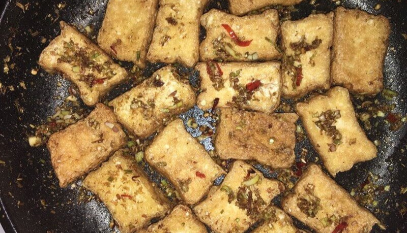 Đậu hũ chiên sả ớt vị cay nồng ngon khó cưỡng