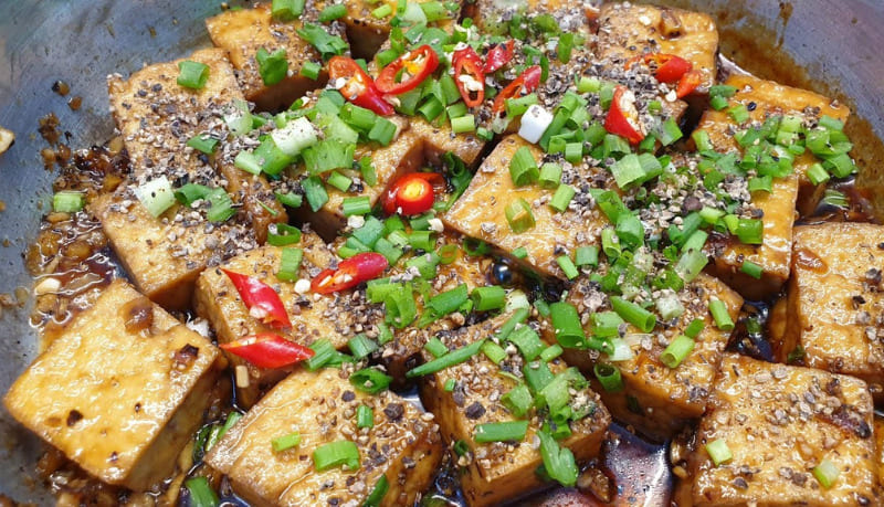 Đậu hũ kho tiêu vị cay nồng của tiêu đen và ớt