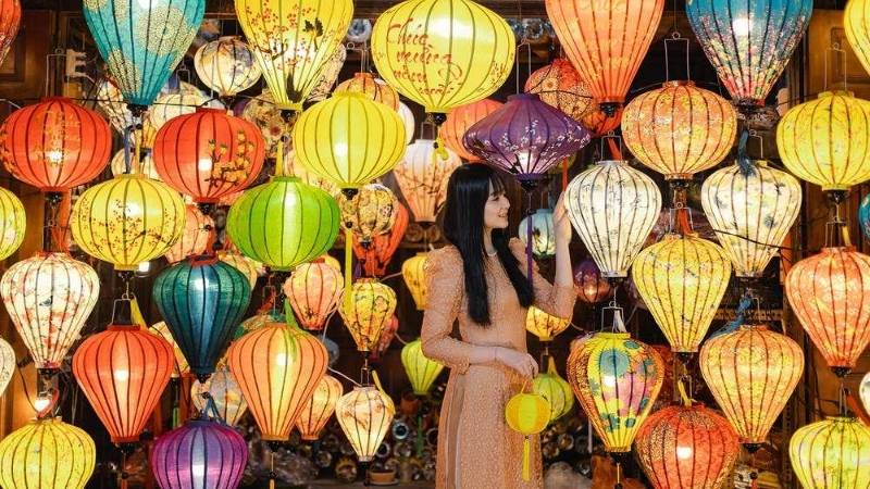 Trang phục màu cam đất truyền thống