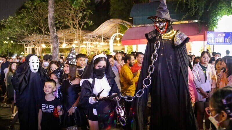 Phố đi bộ Hồ Gươm