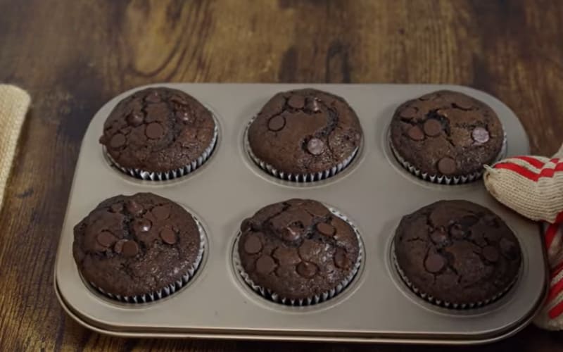 Lò nướng làm bánh chín vàng, thơm phức hấp dẫn.