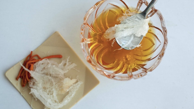 Đông trùng hạ thảo chưng yến