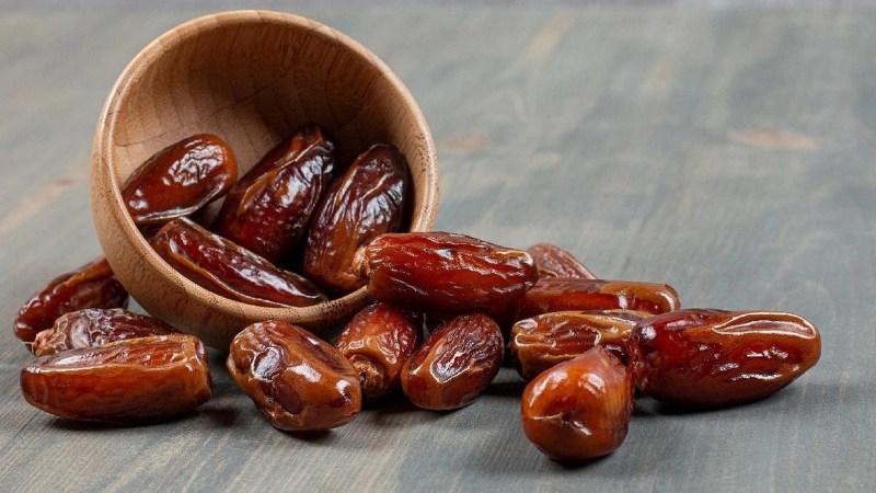 Chà là giàu calo và carb, nên có thể hỗ trợ tăng cân nếu ăn nhiều Chà là giàu calo và carb, nên có thể hỗ trợ tăng cân nếu ăn nhiều