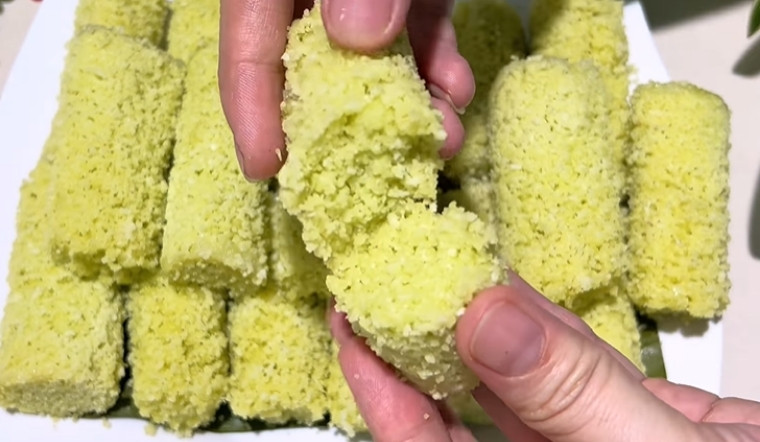 Công thức làm bánh ống lá dứa không cần khuôn, bùi béo, ngon miệng