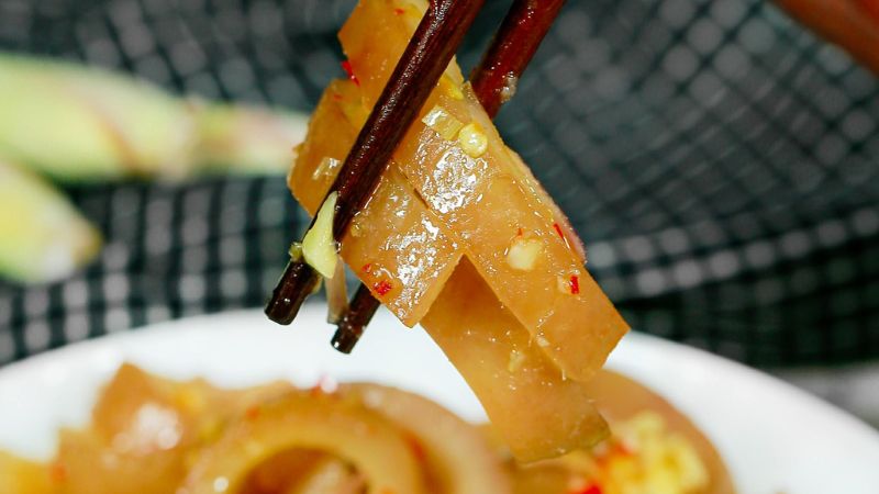 Bì heo xào cay hấp dẫn
