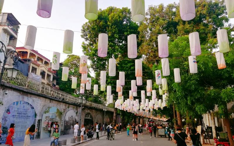 Phố bích họa Phùng Hưng
