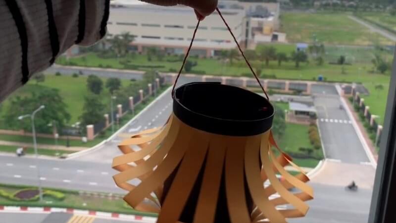 Lồng đèn từ báo cũ/tạp chí