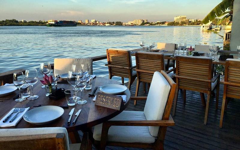 Nhà hàng view sông