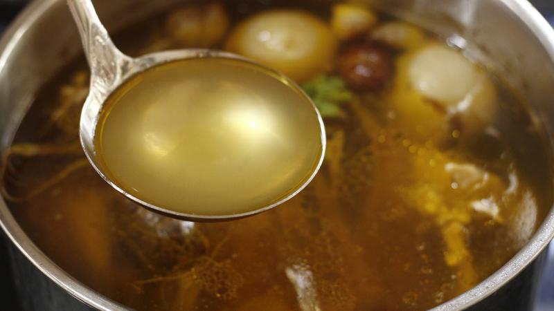 Nấu nước dùng gà Nấu nước dùng gà